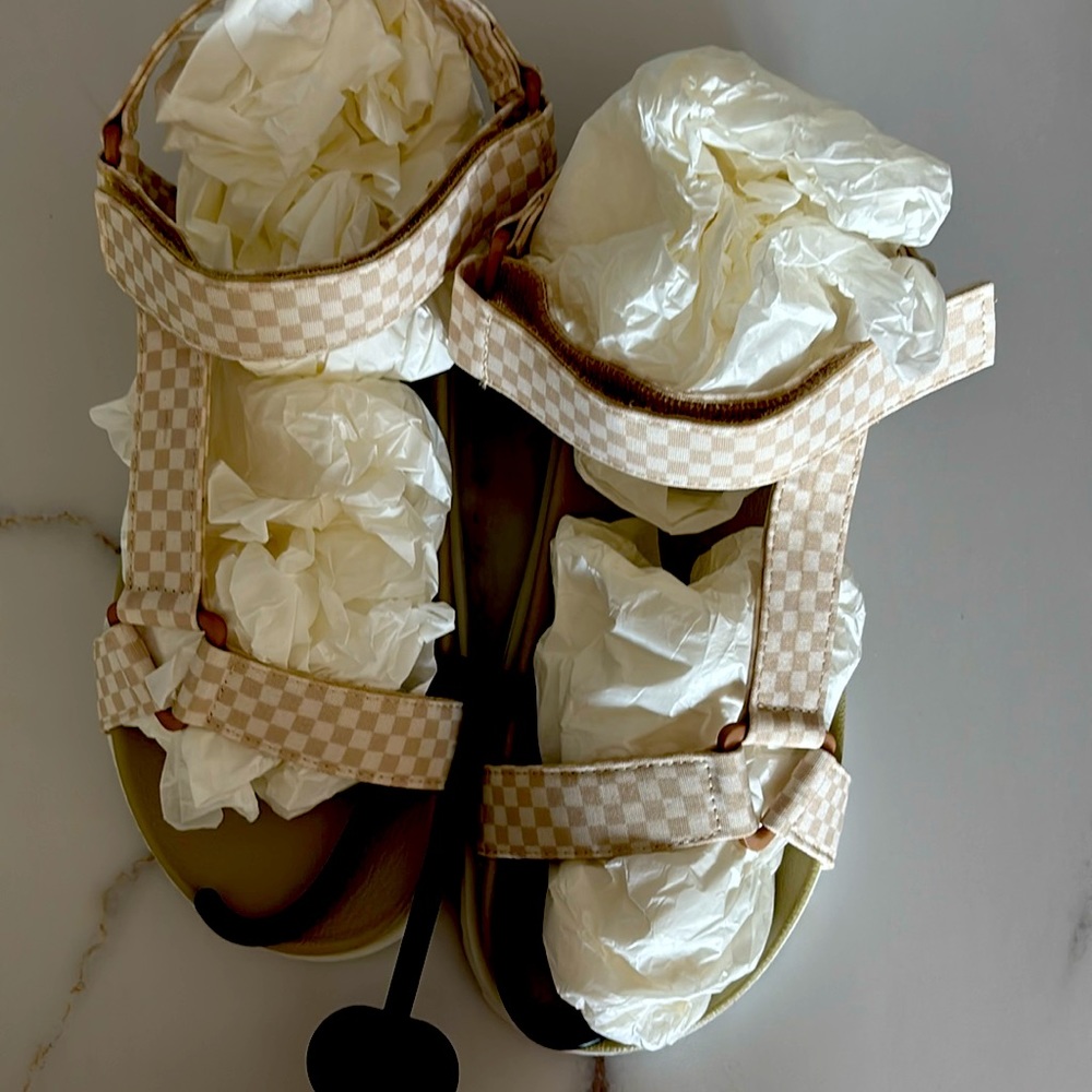 NWT boutique checkered sandals